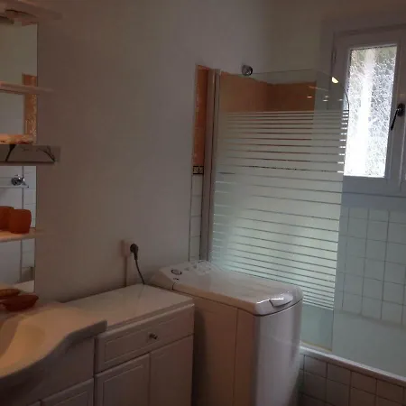 Tres Bel T2 De 65 M2 Avec Terrasse Vue Sur Port. *
